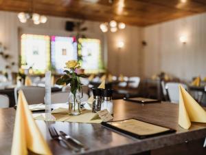 REBENTISCH - Hotel FERIENWOHNUNGEN Restaurant