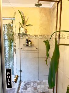 Art-Inspired Bedroom Close to CBD