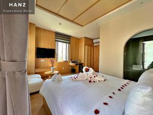 HANZ Lagoon Sunset Escape