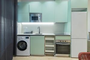 FLORIT FLATS - 4 Guests with AC and WiFi near Sorolla Train Station