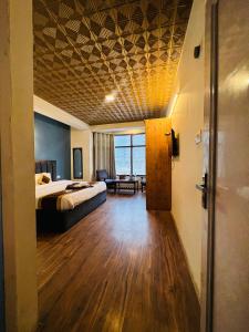 White Rose Hotel By #Link Way