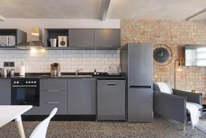 Manhattan On Coral 7