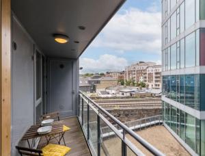 Centrally located, comfy 2-bed 2-bath apt