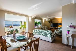 Golden Park Apartment with Terrace by Wonderful Italy