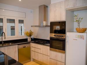 NARCIS MONTURIOL - Apartamento con terraza y vistas a la playa del port de Llançà. - ES-228-79