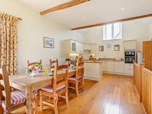 2 Bed in Dulverton THREB