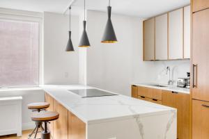 Midtown E 2br w elevator doorman gym nr UN NYC-752