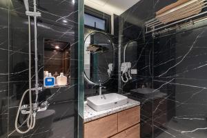 SaziHome Train Street Hanoi