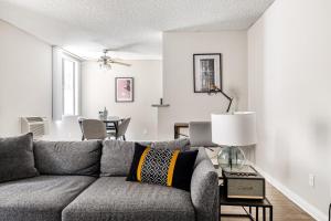 Westwood 1BR w Gym Pool Spa nr UCLA LAX-265