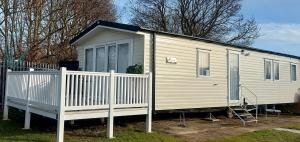Impeccable 3-Bed Caravan in Clacton-on-Sea