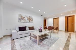 Cabopino, cerca de todo