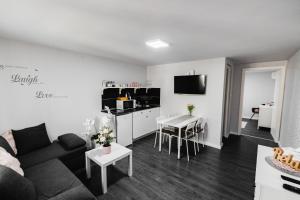 Sunny Garden Apartment