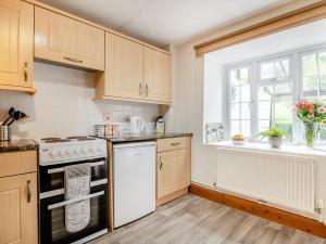 2 Bed in Bridport 93342