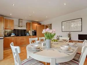 4 Bed in East Cowes 93249 - Osborne