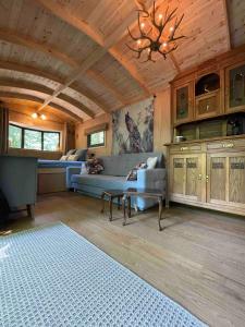 Pipowagen de Pauw in de bossen van Belgisch Limburg nabij Maastricht