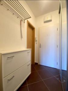 Private apartment 1km from center