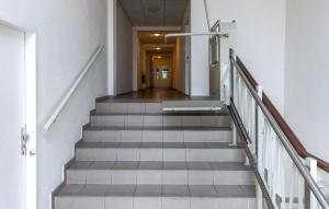 Private apartment 1km from center