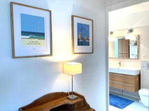 MAISON CENTRE VILLE AVEC JARDIN , TERRASSE, et GARAGE VELOS