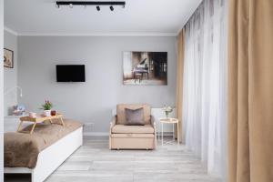 Dąbska Studio with Terrace & Parking by Noclegi Renters