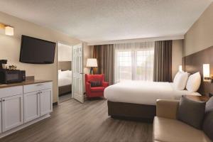 One-Bedroom King Suite with Two King Beds - Non-Smoking room in Country Inn & Suites by Radisson Buffalo MN