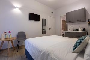 Phaedrus Living: The Nine Muses Erato