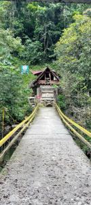 Cabaña Eco-Río CristalinoHamacasFogata