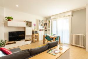 GuestHost - Alices House Modern Apartment