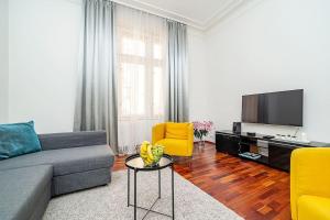 Charming Apartment with Balcony in Pařížská street