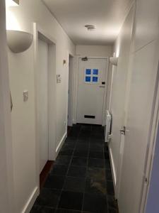 Apartment 12, Sea Wharf