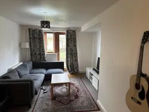 Immaculate 2-Bed Apartment in Greenhithe - 北斯蒂福德