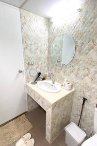 Cozy 1br walk to BTS and Airport Rail Link Close to Malls T