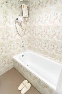 Cozy 1br walk to BTS and Airport Rail Link Close to Malls T