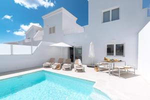 Casa Lolalo - Modern Villa with pool, 15min walk to Marina Rubicón