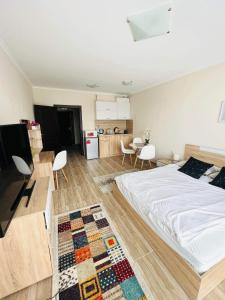 Sun Wave Sea and Pool View