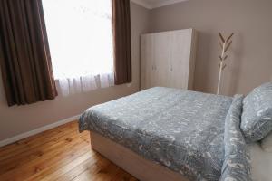 New 1930s quiet central apartment wAC - 2 bedroom