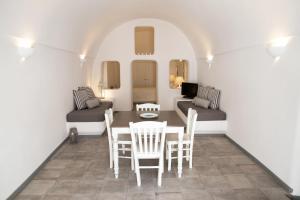 Il Melograno Traditional Cave House Santorini Greece