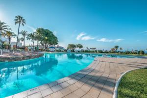 Exclusive apartment with Nerjas biggest pool