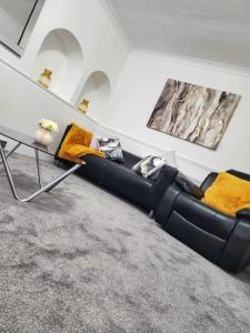 Enquire now - 3 bed house - Up to 35% off - Contractors and Families