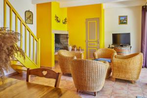 Appartements Mas du Versadou, dans un espace naturel protege, piscine couverte chauffee toute l'annee, Spa et salle de jeux : photos des chambres