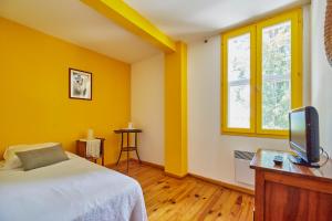 Appartements Mas du Versadou, dans un espace naturel protege, piscine couverte chauffee toute l'annee, Spa et salle de jeux : photos des chambres