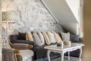 Luxury villa Libar near Split, heated pool