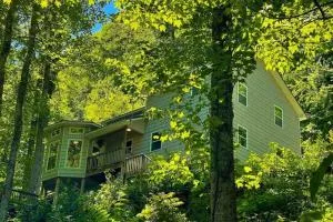 Hot Springs: 2 Cabins Waterfall & Mountain Views - Tom Town