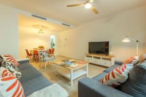 Charming 2 Bedroom Apartment with FREE PARKING close to Torre del Oro by Ocityzen