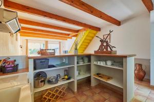 Appartements Mas du Versadou, dans un espace naturel protege, piscine couverte chauffee toute l'annee, Spa et salle de jeux : photos des chambres