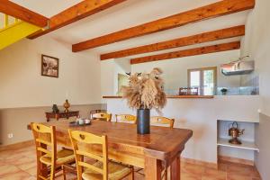 Appartements Mas du Versadou, dans un espace naturel protege, piscine couverte chauffee toute l'annee, Spa et salle de jeux : photos des chambres