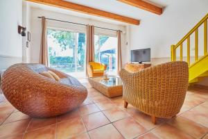 Appartements Mas du Versadou, dans un espace naturel protege, piscine couverte chauffee toute l'annee, Spa et salle de jeux : photos des chambres