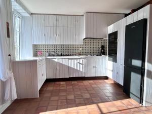 Maisons de vacances Gite du Rochelu 4 Etoiles 5000 m2 of Garden, near to Mont Saint Michel & Granville island : photos des chambres