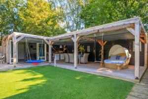 Bohemian included boat supboards and pool 5 minutes by boat from parking to the bohemien