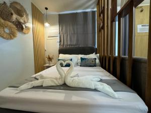 1 Bedroom Suite Condo with Balcony, Swimming Pool and Gym