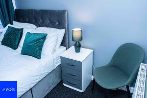 Walsall 3-Beds Sleeps 8 Groups & Contractors